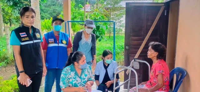 กิจกรรมตรวจคัดกรองสุขภาพและเยี่ยมผู้สูงอายุ